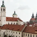 Mia Cozy Apartment With Prague Castle View, Parking & Ac